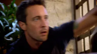 Hawaii 5-0 - Saison 1 - Ua Hiki Mai Kapalena Pau (En attendant la fin)