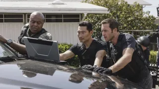 Hawaii 5-0 - Saison 7 - Huikau na makau a na lawai'a (Les hameçons des pêcheurs s'entremêlent)
