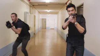 Hawaii 5-0 - Saison 8 - Holapu Ke Ahi, Koe Iho Ka Lehu (Le feu a brûlé, alors il ne restait que des cendres)