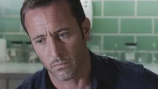 Hawaii 5-0 - Saison 9 - Aia i Hi‘ikua; i Hi‘ialo (C'est Borne de retour; c'est Borne dans les bras)